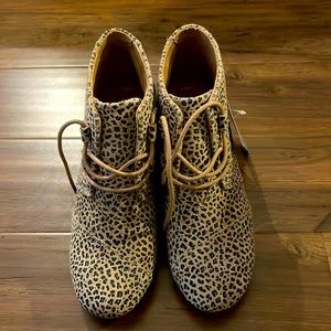 New With Tags Toms heeled lace up wedges, size 8.5